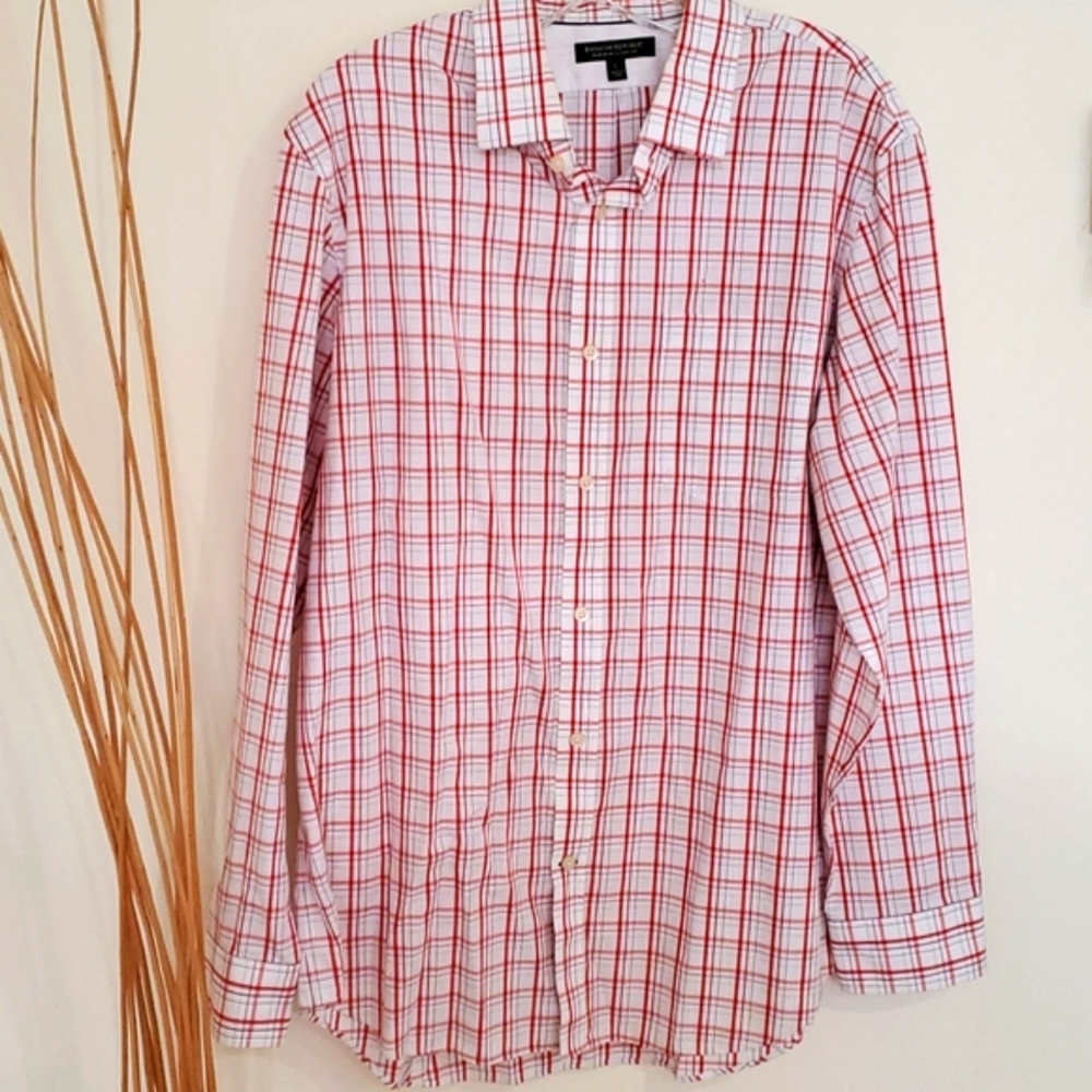 Banana Republic Size L Non-Iron Classic Fit Button Down Shirt.